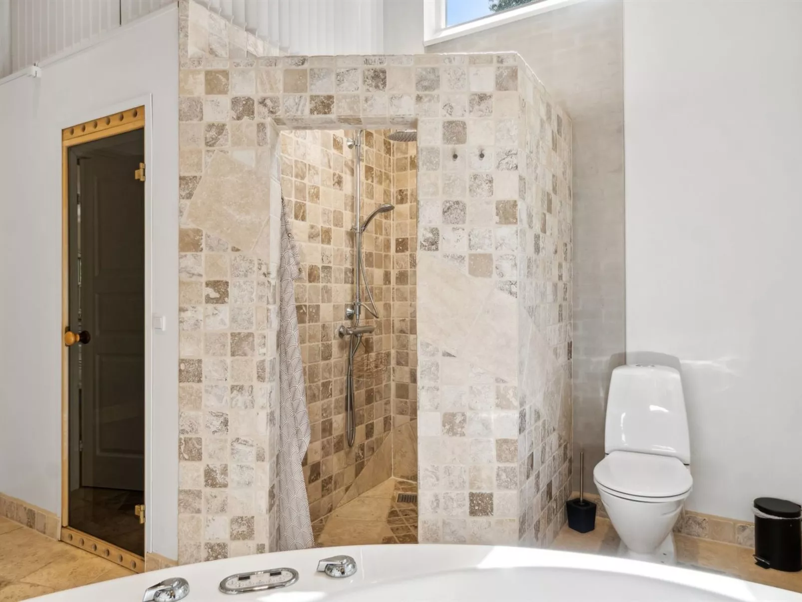 "Romil" - 2.1km from the sea-Inside