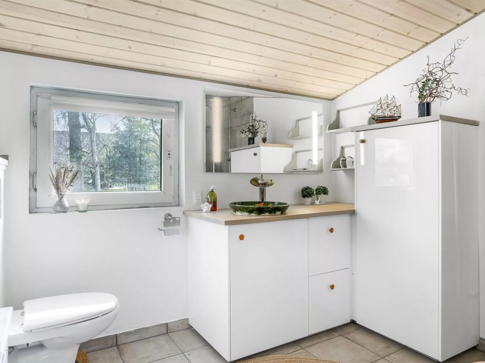 "Livni" -  from the sea-Drinnen