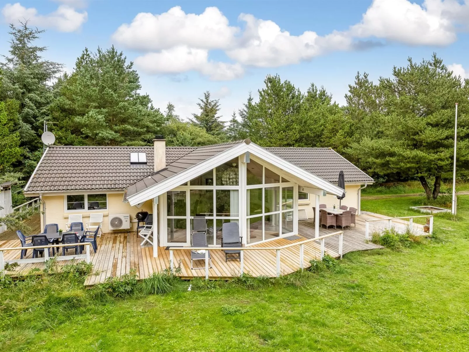 "Samine" - 2km from the sea-Outside