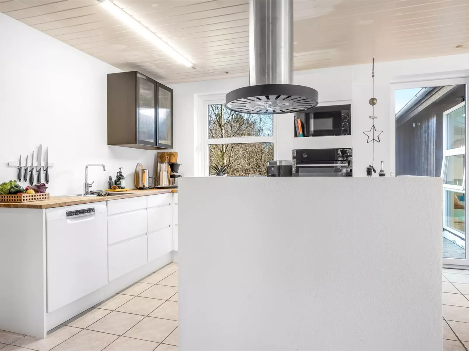 "Karmen" - 250m to the fjord-Inside