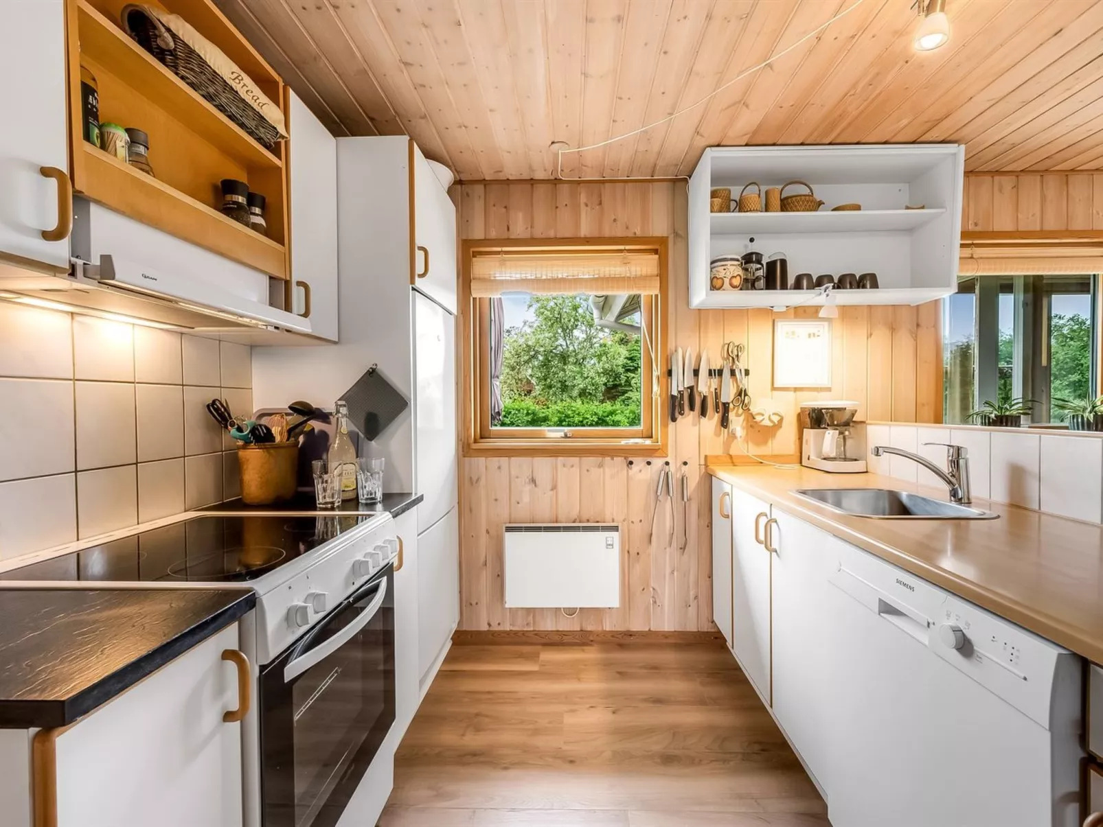 "Tian" - 400m to the fjord-Dedans