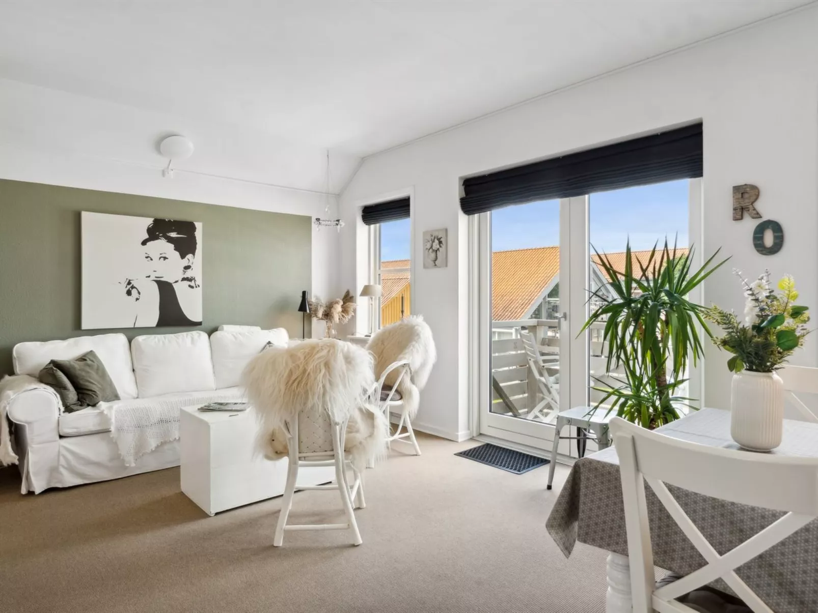 "Reimer" - 10m from the sea-Inside