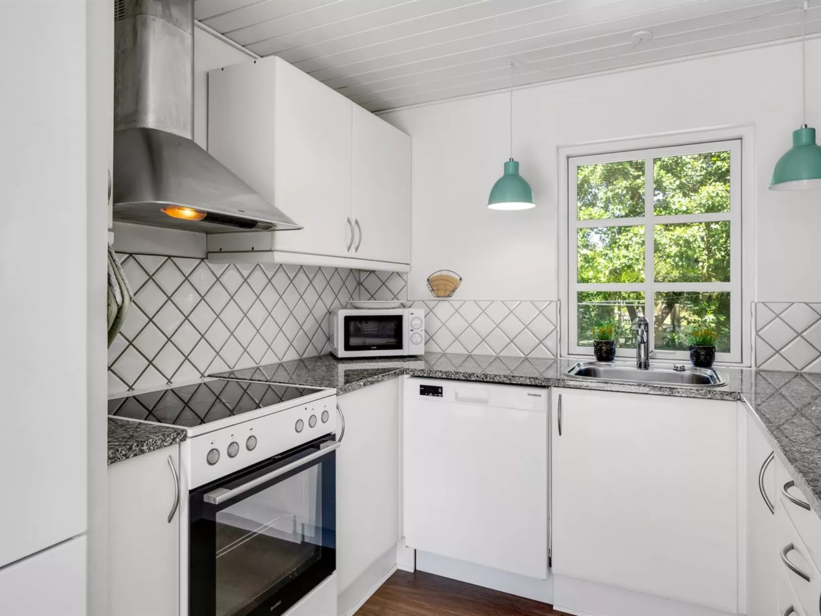 "Holga" - 400m from the sea-Inside