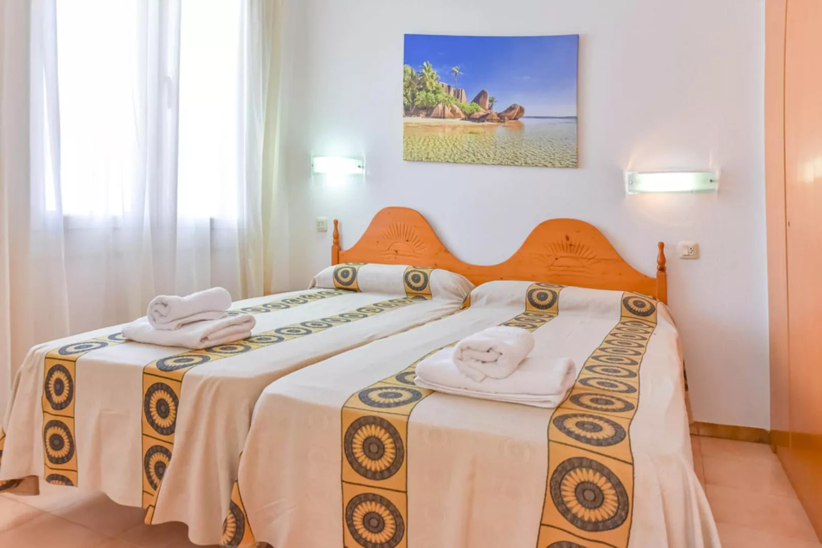 APARTAMENTOS COMTE D'EMPURIES C46-Bedroom