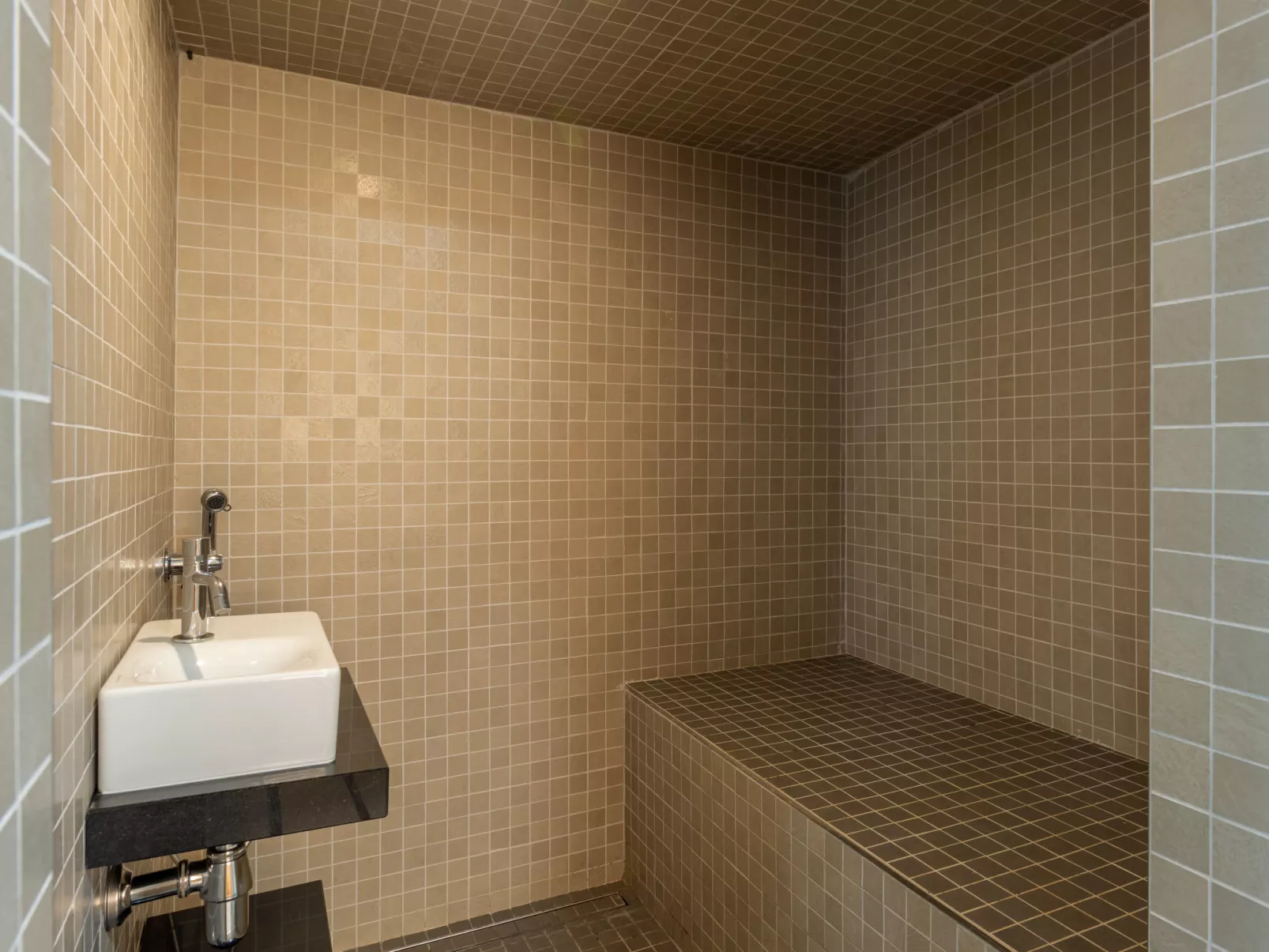 Lacum Lux Resort-Inside