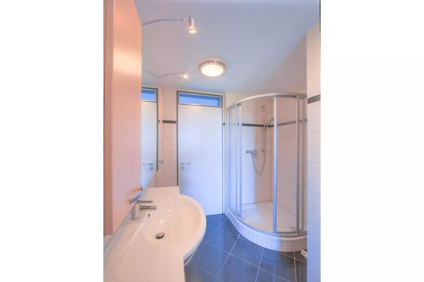 Seeadler Classic 203-Bathroom