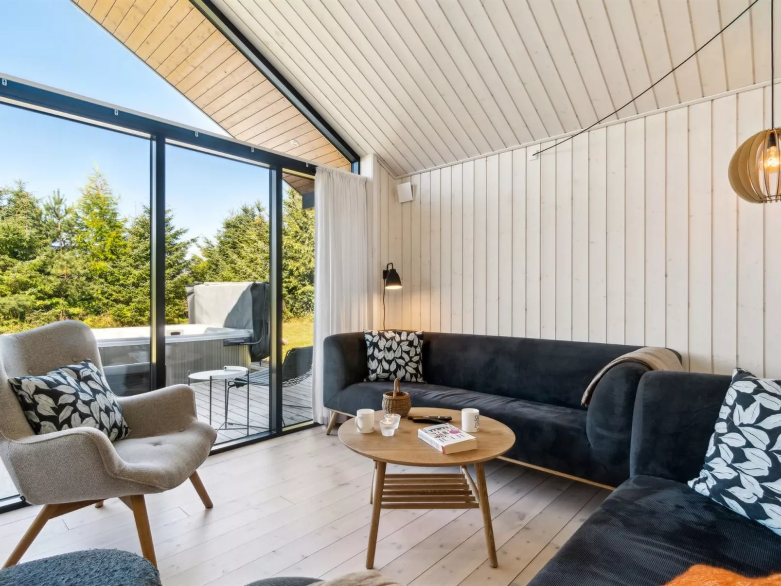 "Kristiarn" - 1.1km from the sea-Inside