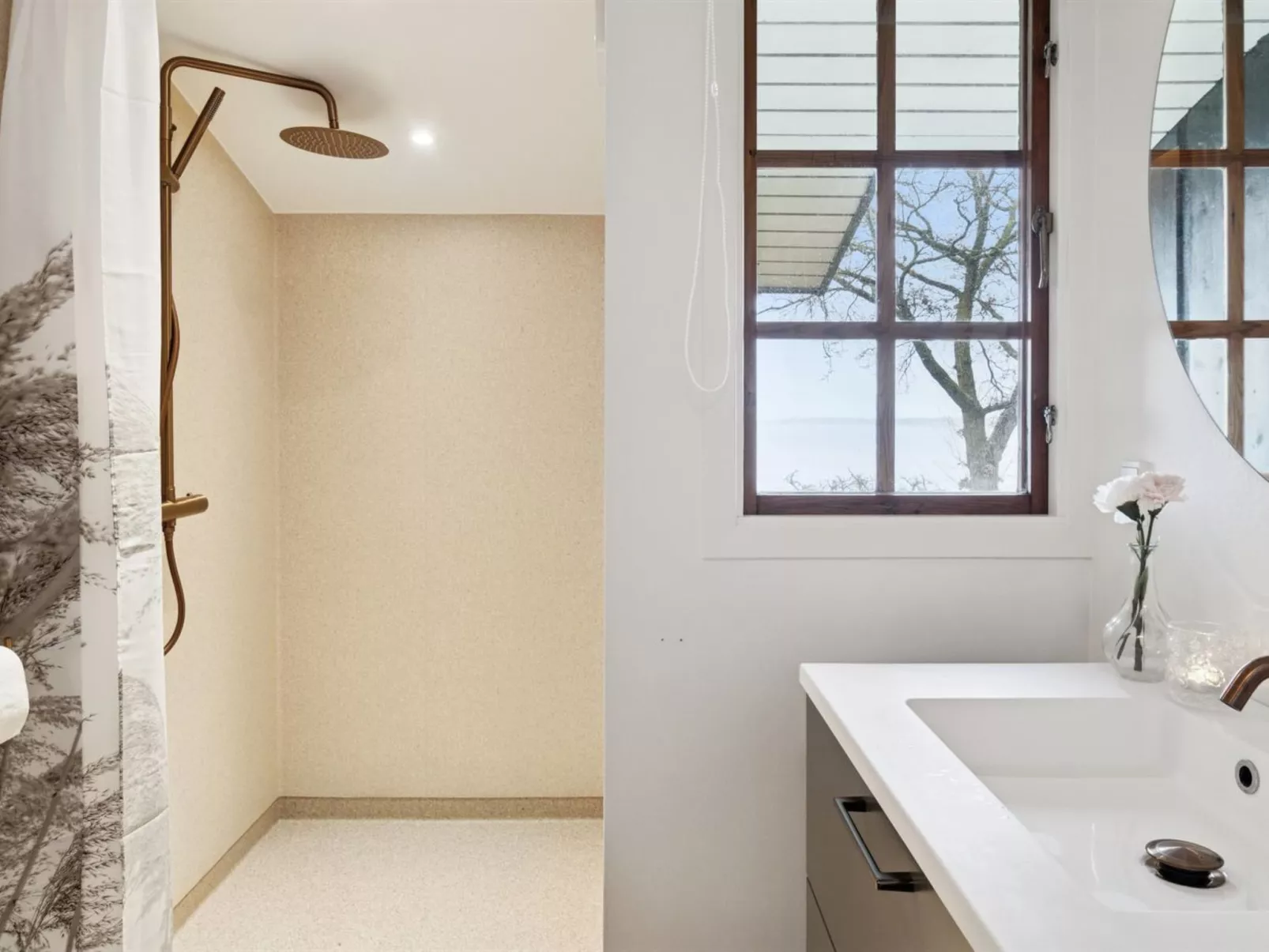 "Titta" - 10m to the fjord-Inside