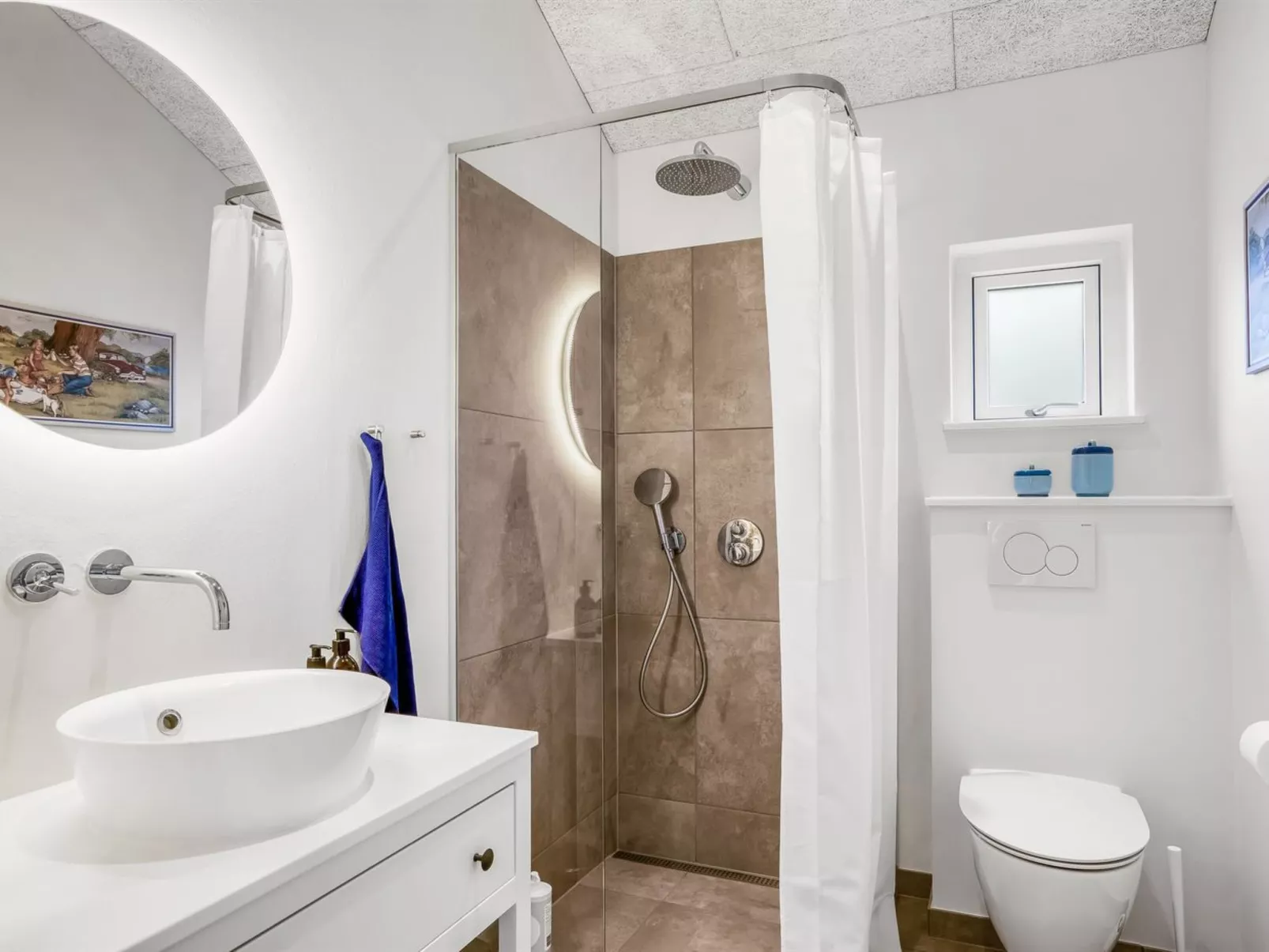 "Thorfin" - 300m from the sea-Inside