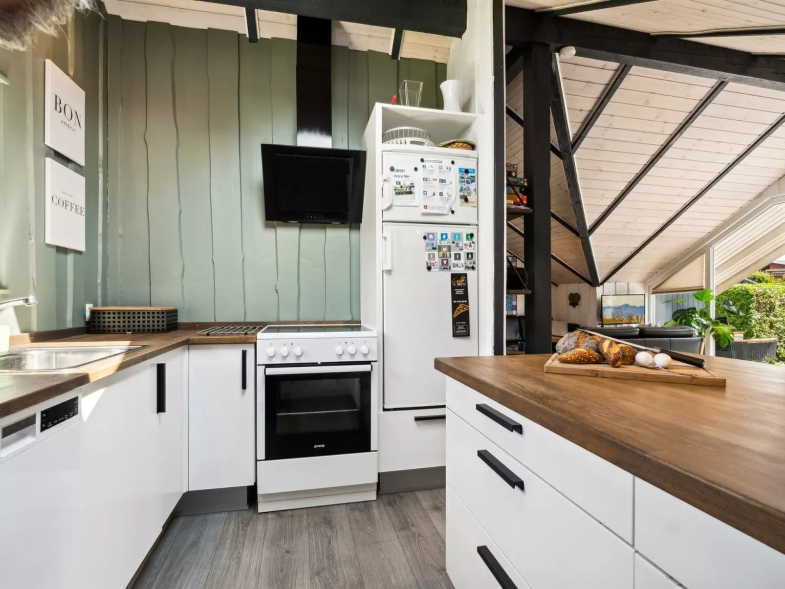 "Erke" - 800m from the sea-Dedans