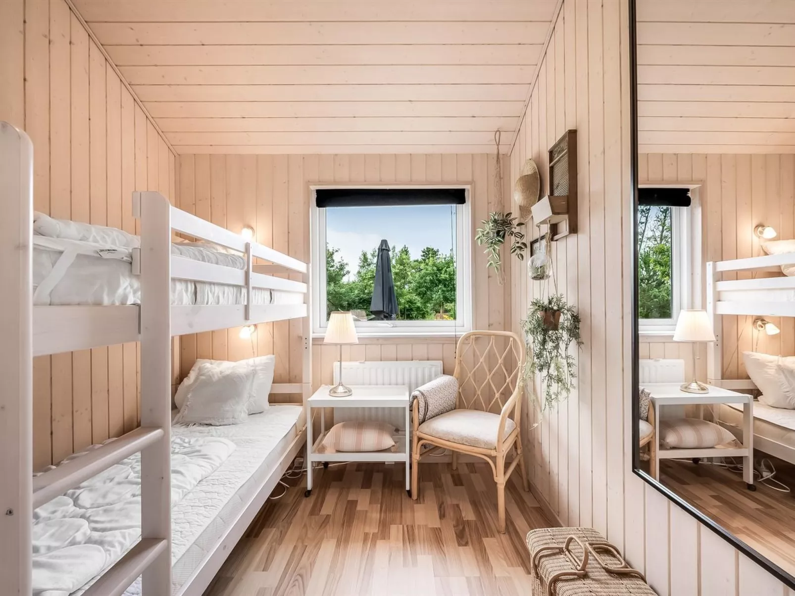 "Jarmunrek" - 400m to the fjord-Inside