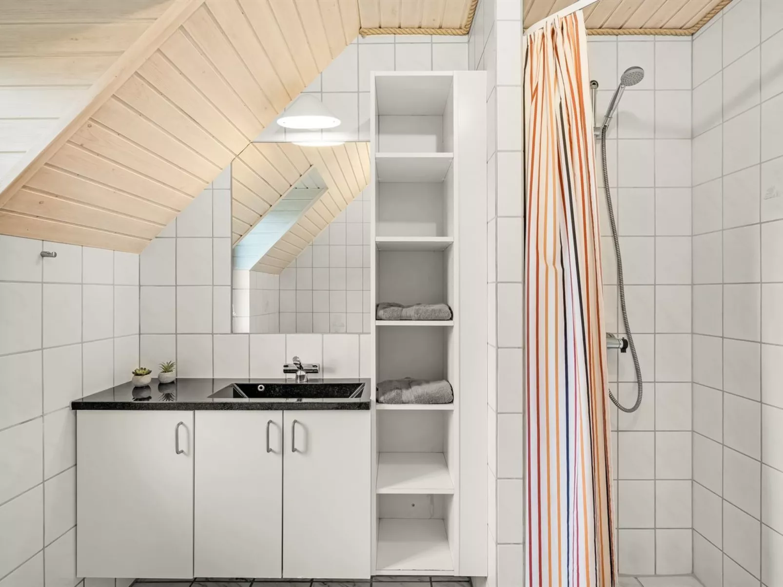 "Alexandria" -  from the sea-Dedans