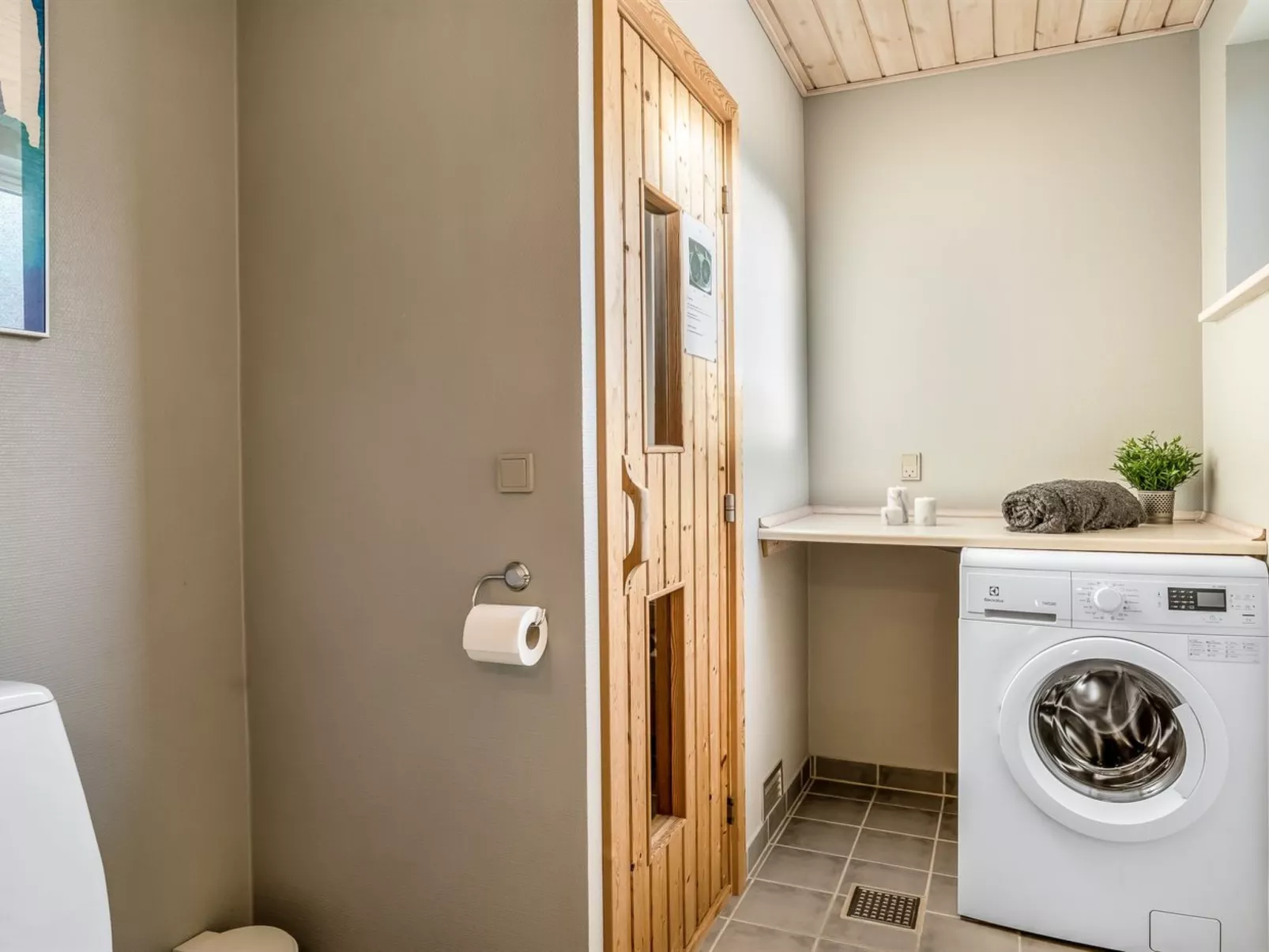 "Enken" - 450m from the sea-Drinnen