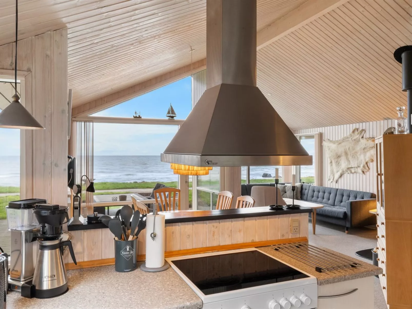 "Aswith" - 5m from the sea-Dedans