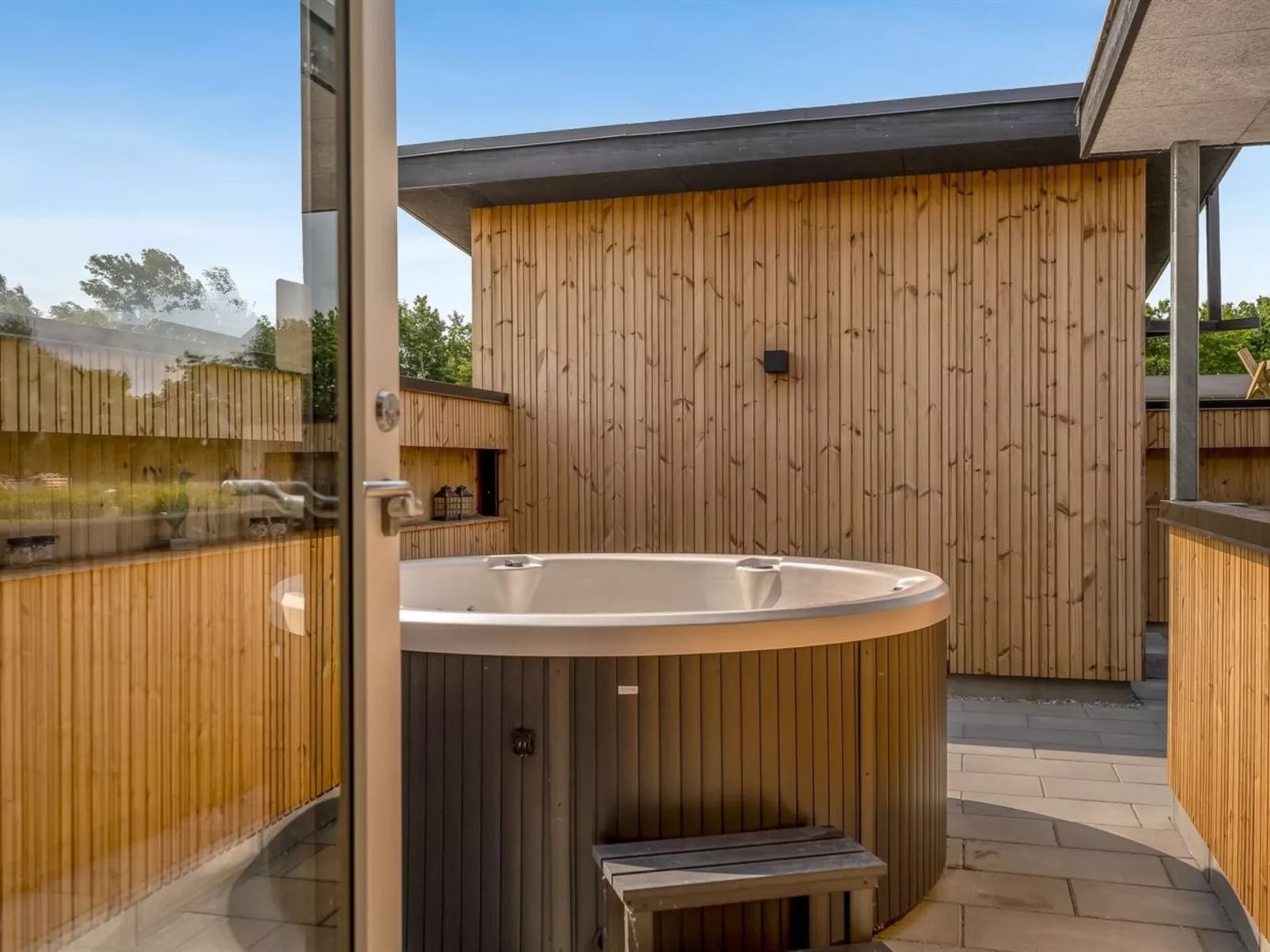 "Elevus" -  from the sea-Inside