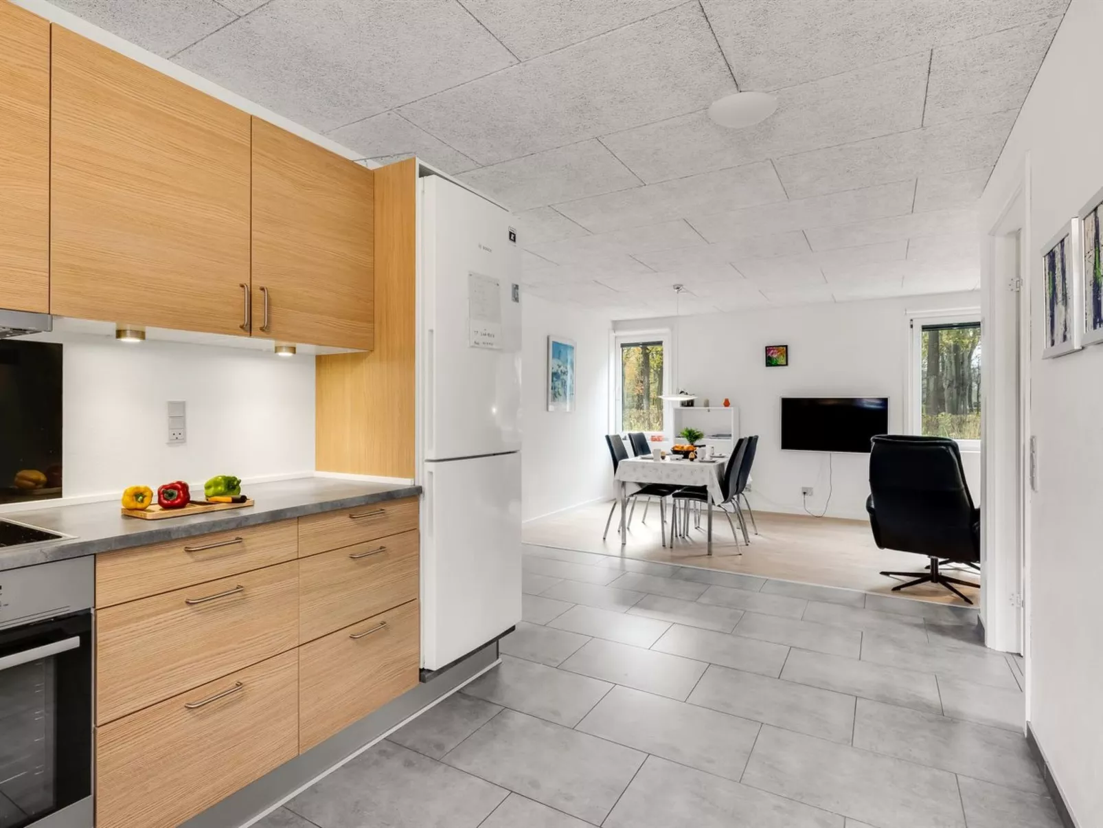 "Kamp" - 1km to the fjord-Inside