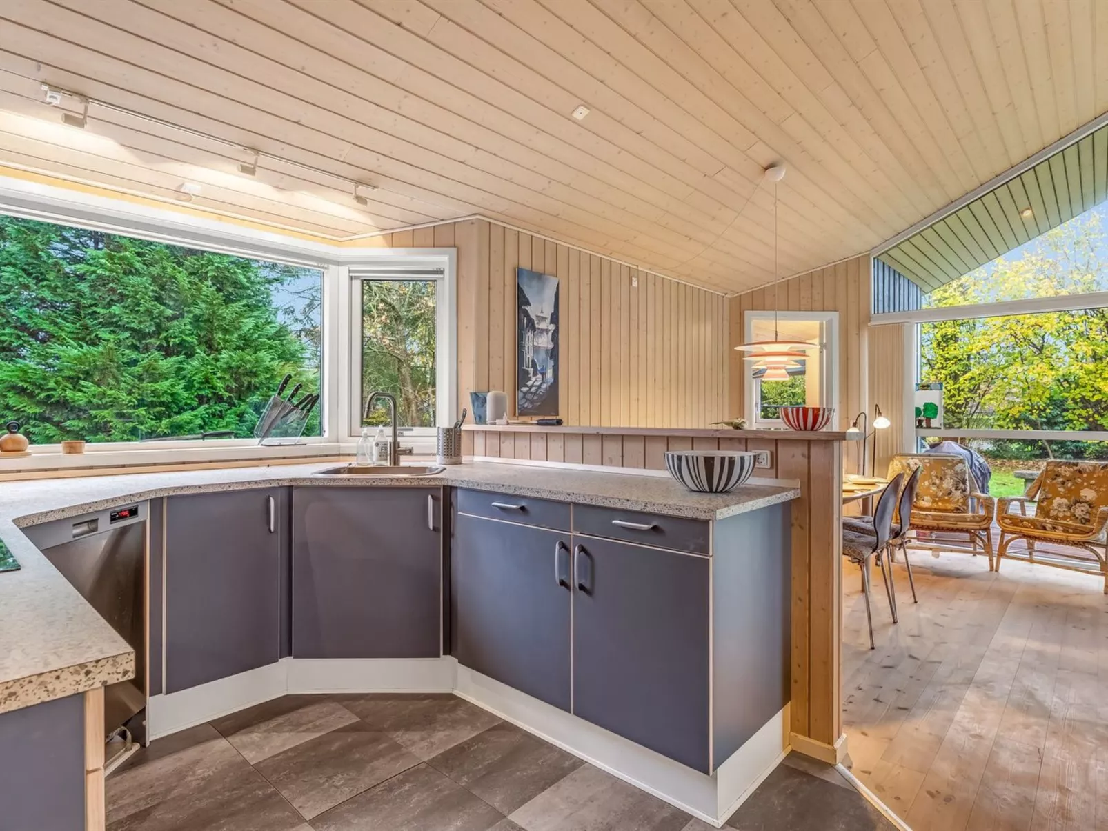 "Ensio" - 8.0km from the sea-Drinnen