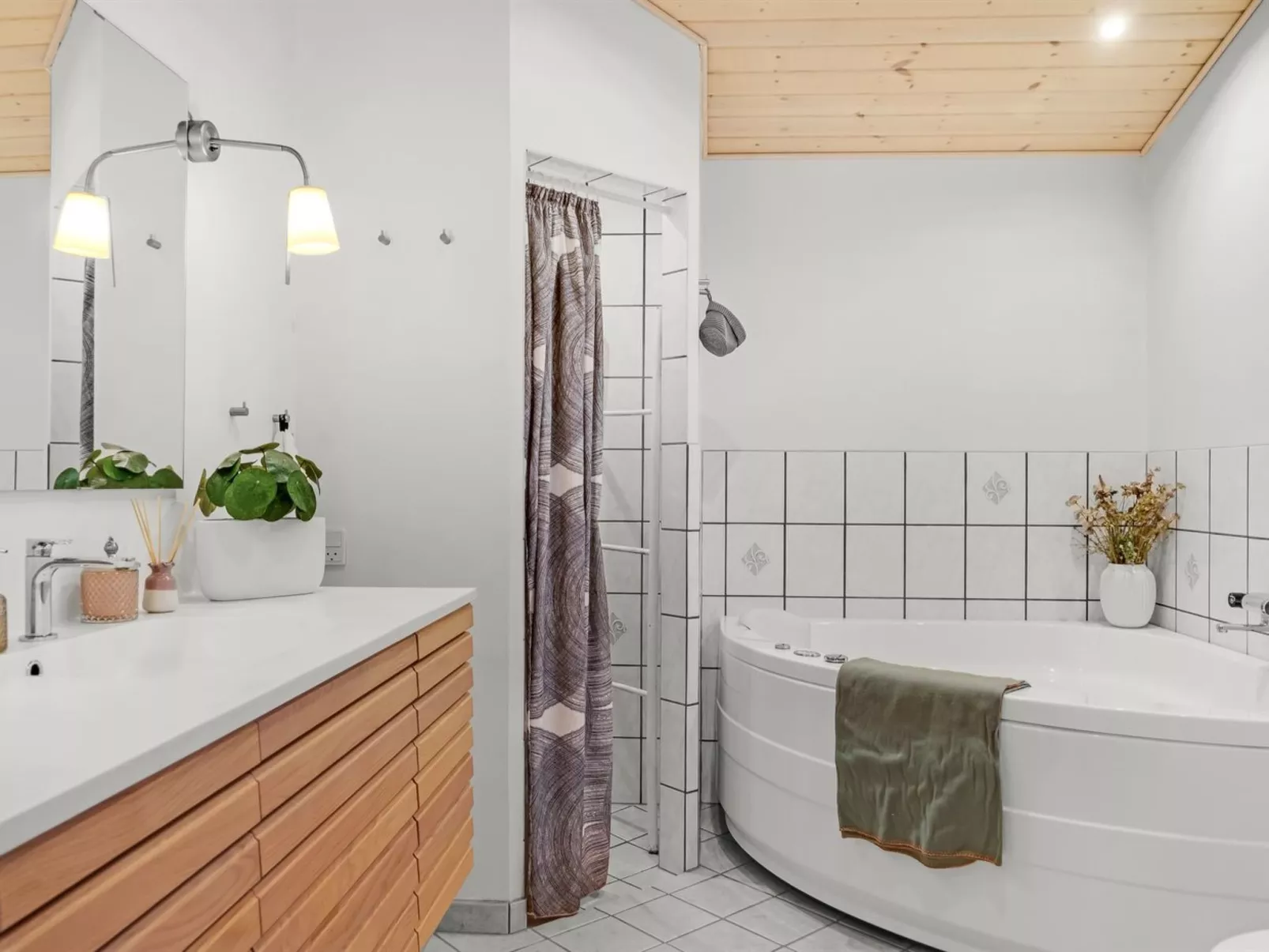 "Maunu" -  from the sea-Dedans