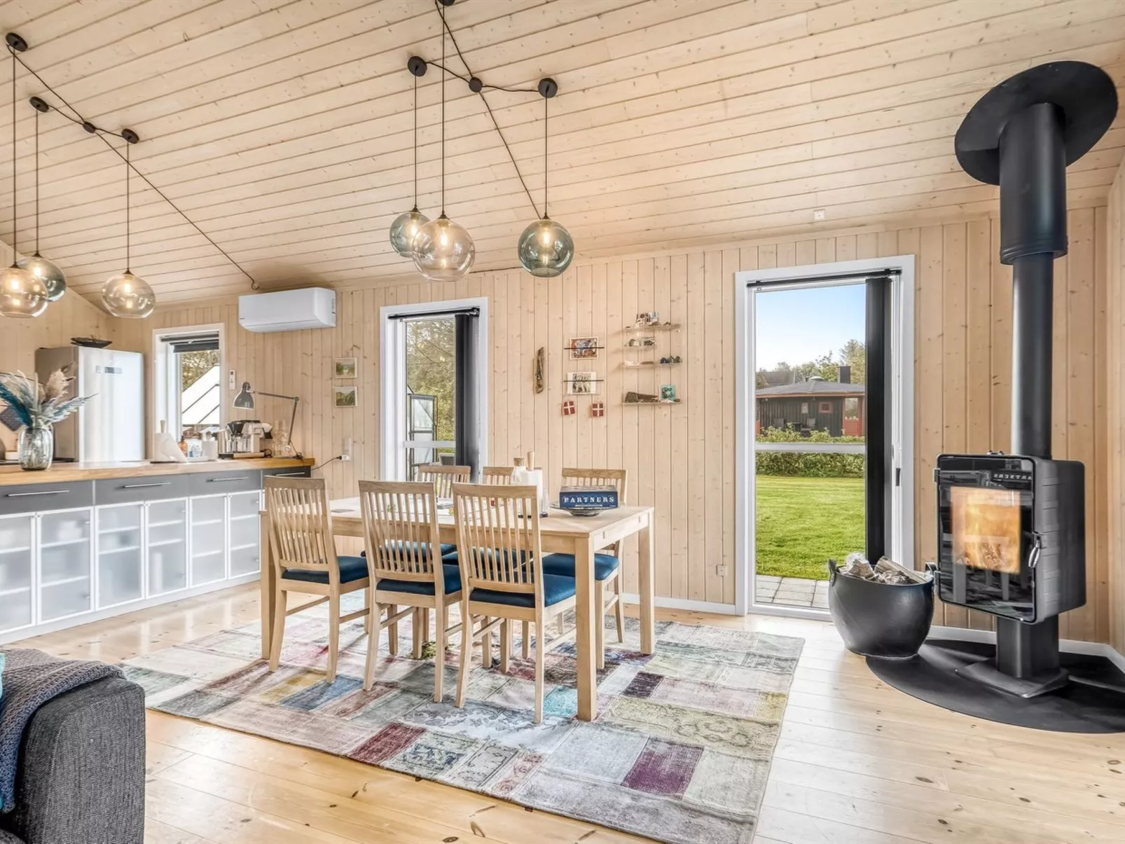 "Carlina" - 700m to the fjord-Inside