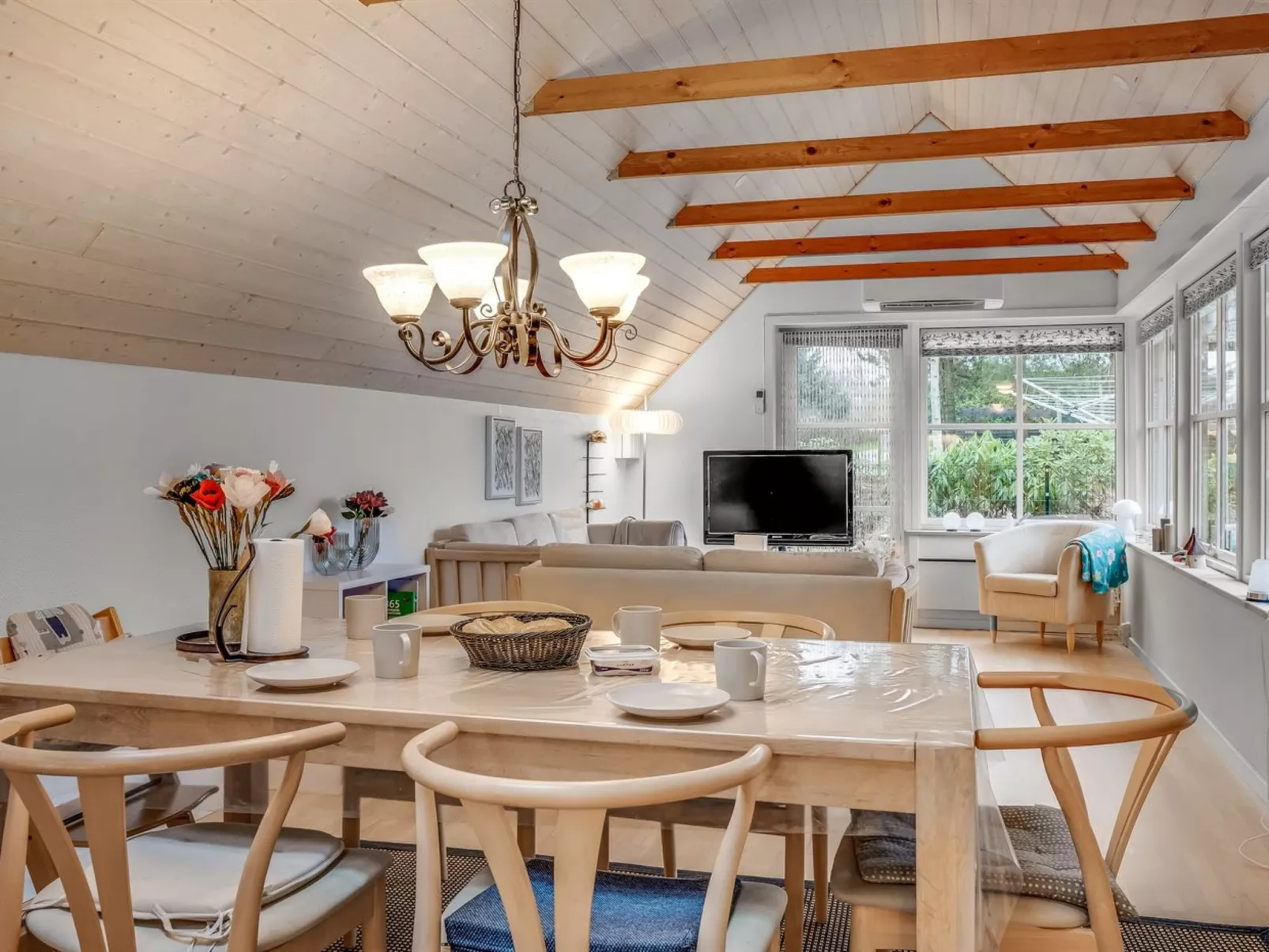 "Adisl" - 600m to the fjord-Drinnen