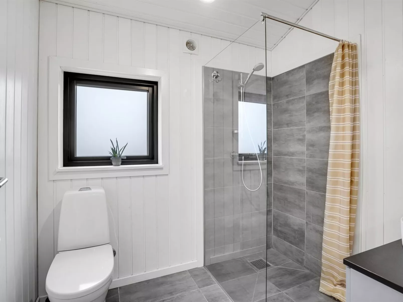 "Dyke" - 1.5km from the sea-Drinnen