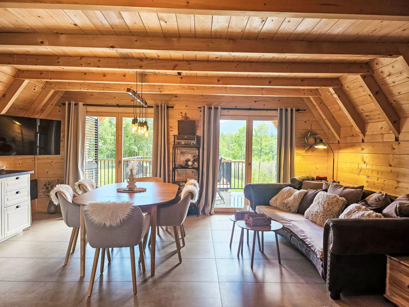 Tomina Koliba Lika-Dedans