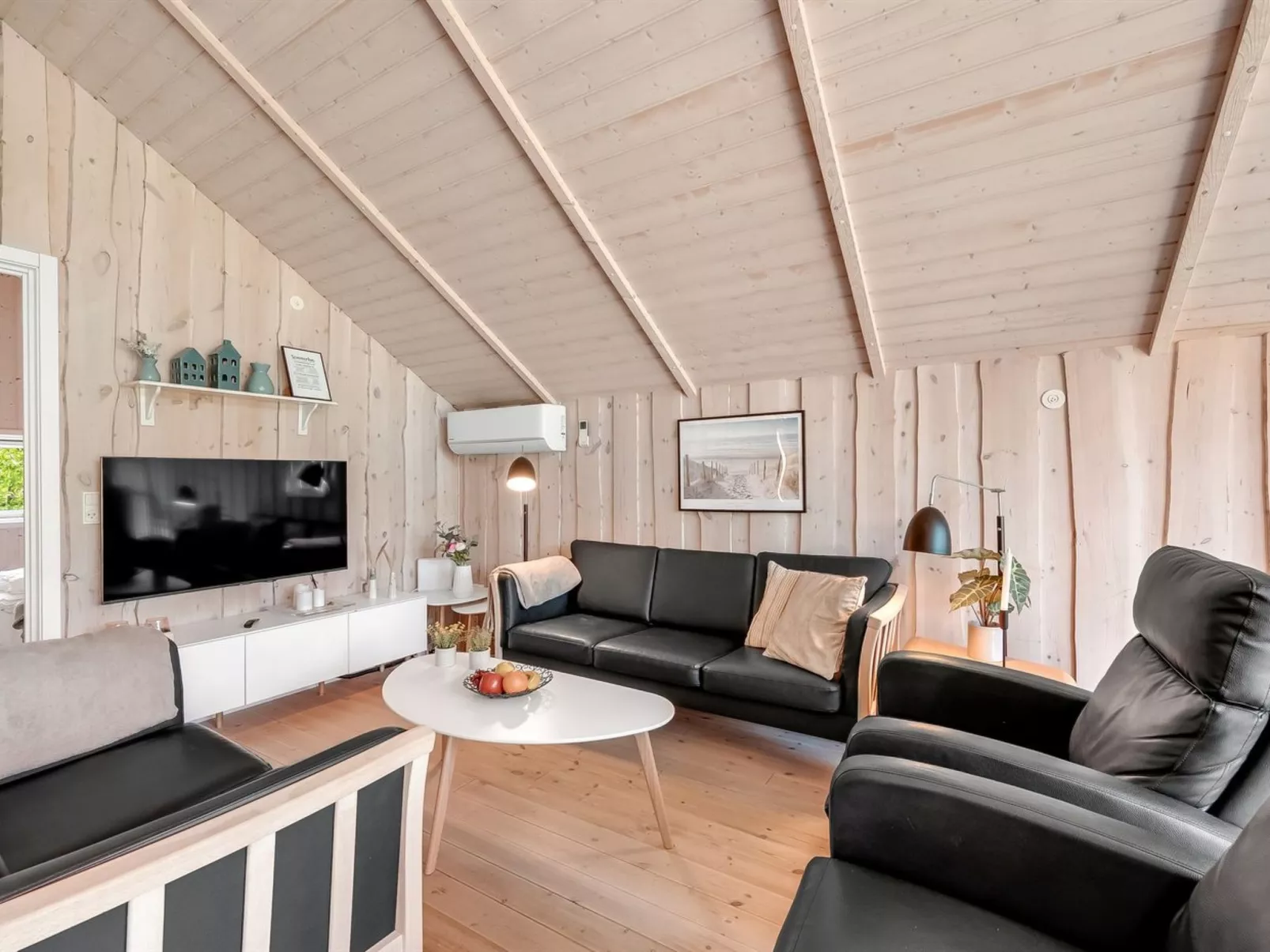 "Kuisma" - 1.1km to the fjord-Dedans