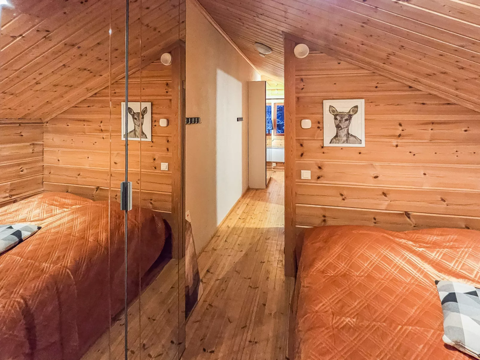 Rovarakka 1 b-Inside