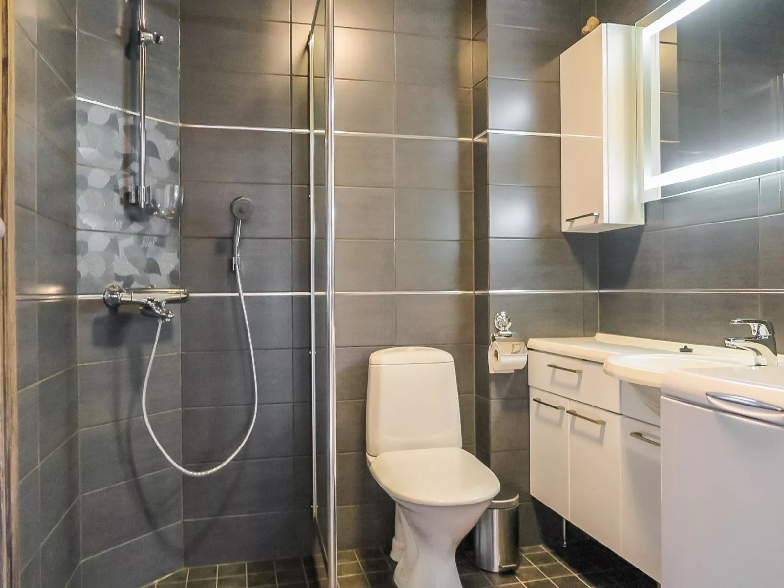 Aihki pine cottage (aikaisemmin aihki b)-Drinnen