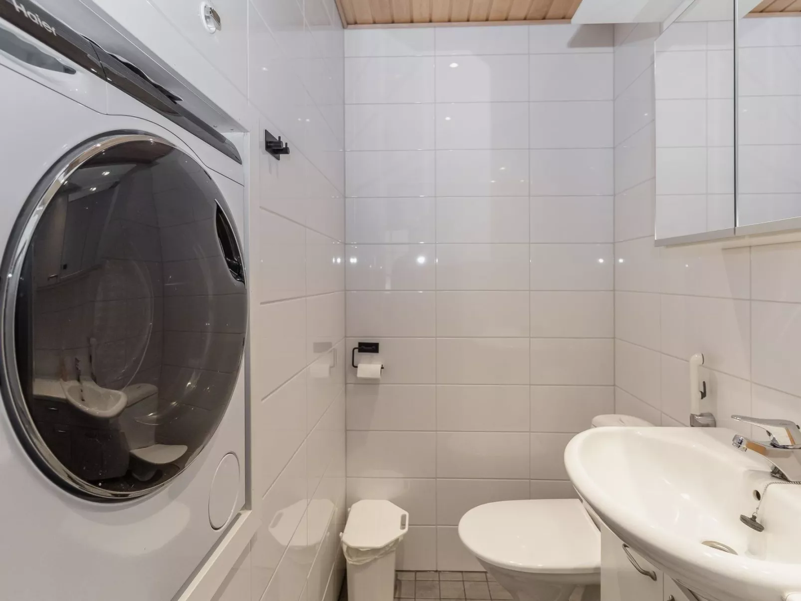 Saariseläntie 8 e 11-Inside