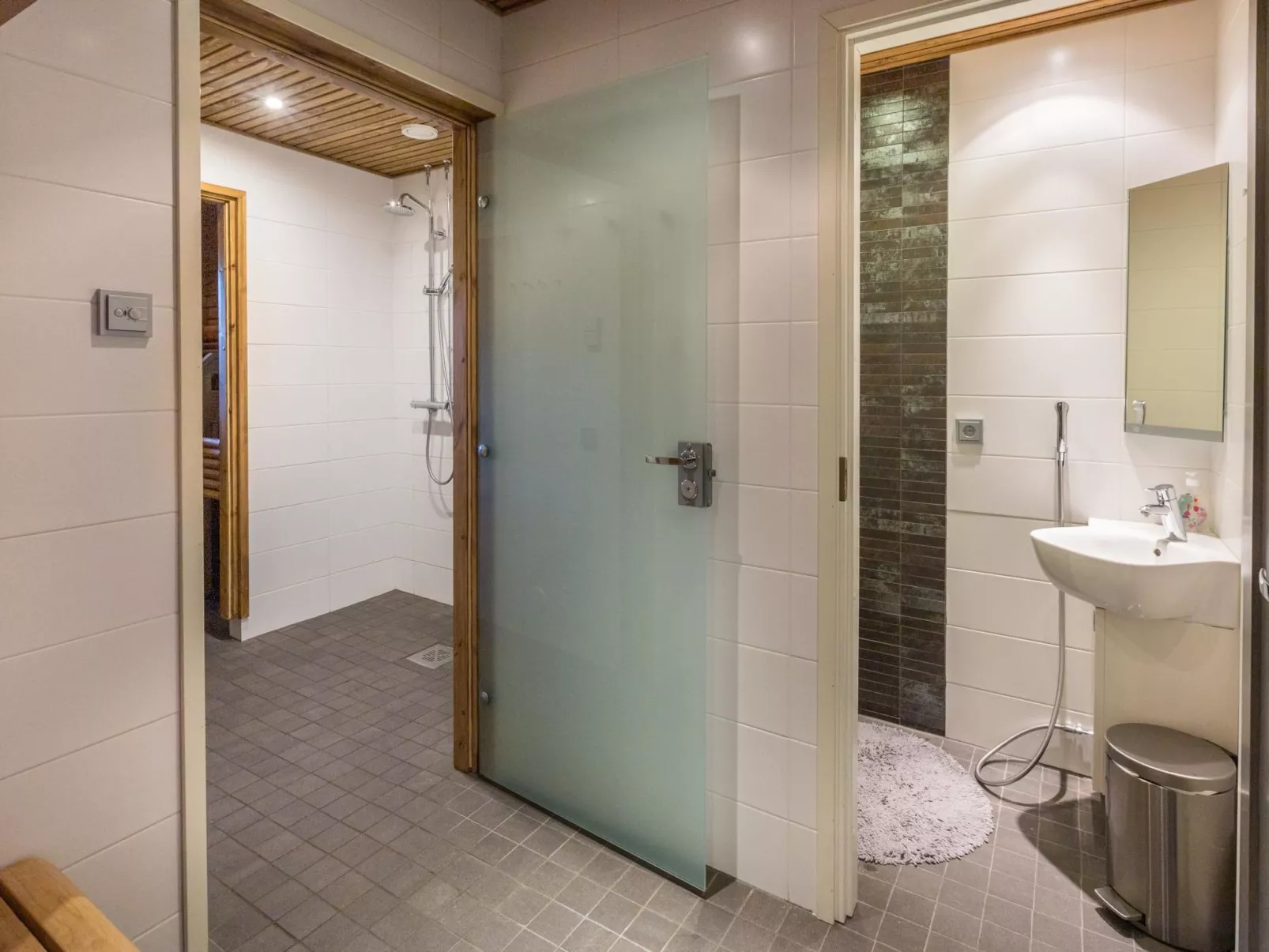 Karhunkieppi 11b-Drinnen