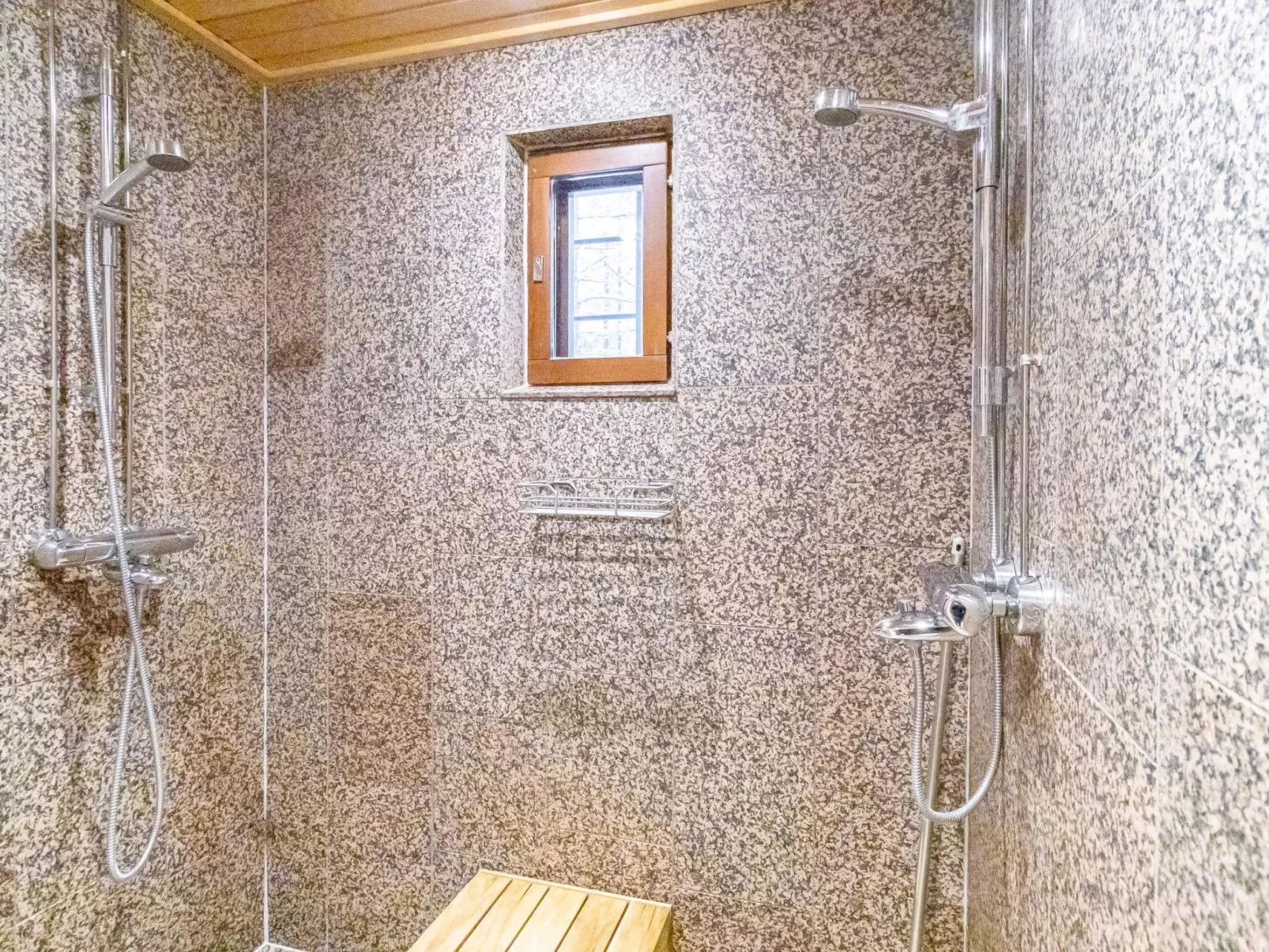 Pyhänkarhu 1-Drinnen