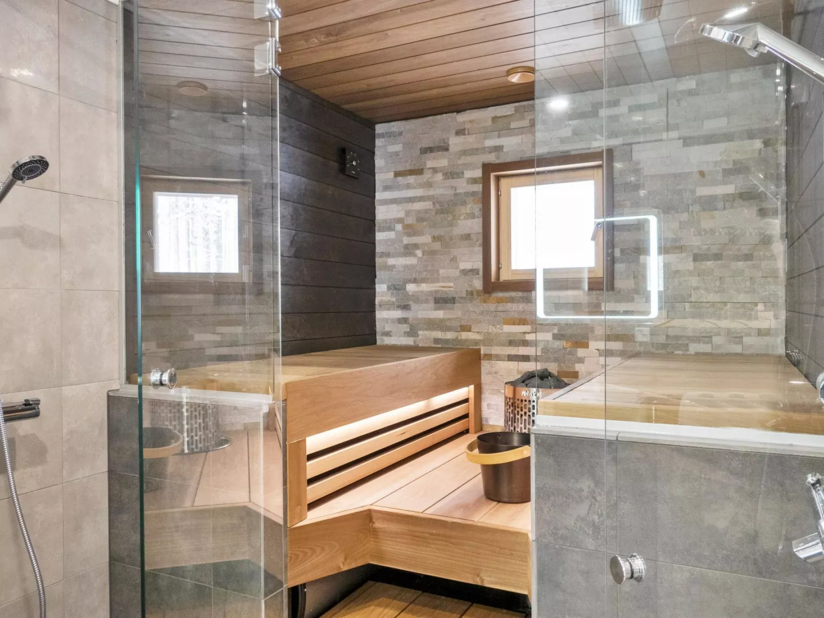 Levin ahmahovi 2b-Dedans