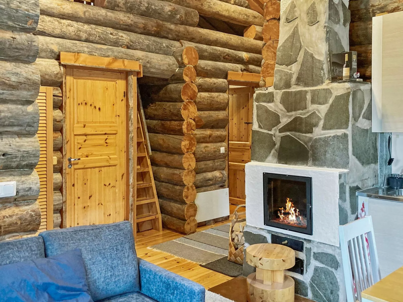 Lomaylläs a 13 / hotellintie 1 a-Drinnen