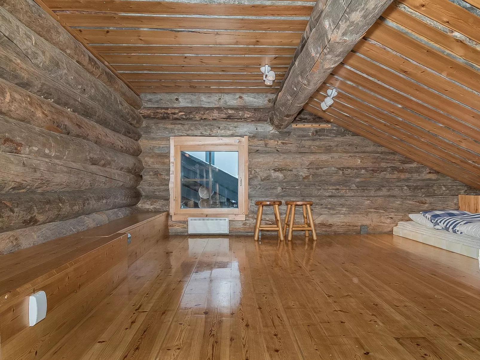 Ahmanportti 2-Inside