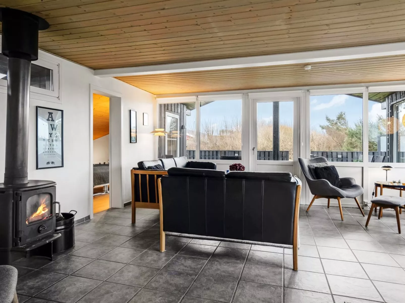 "Erblin" - 400m from the sea-Drinnen