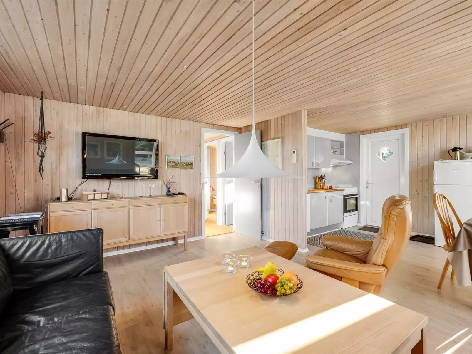 "Elsabet" - 700m to the fjord-Drinnen