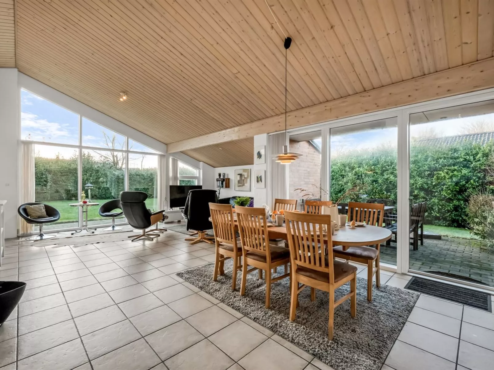 "Takenya" - 350m to the fjord-Inside