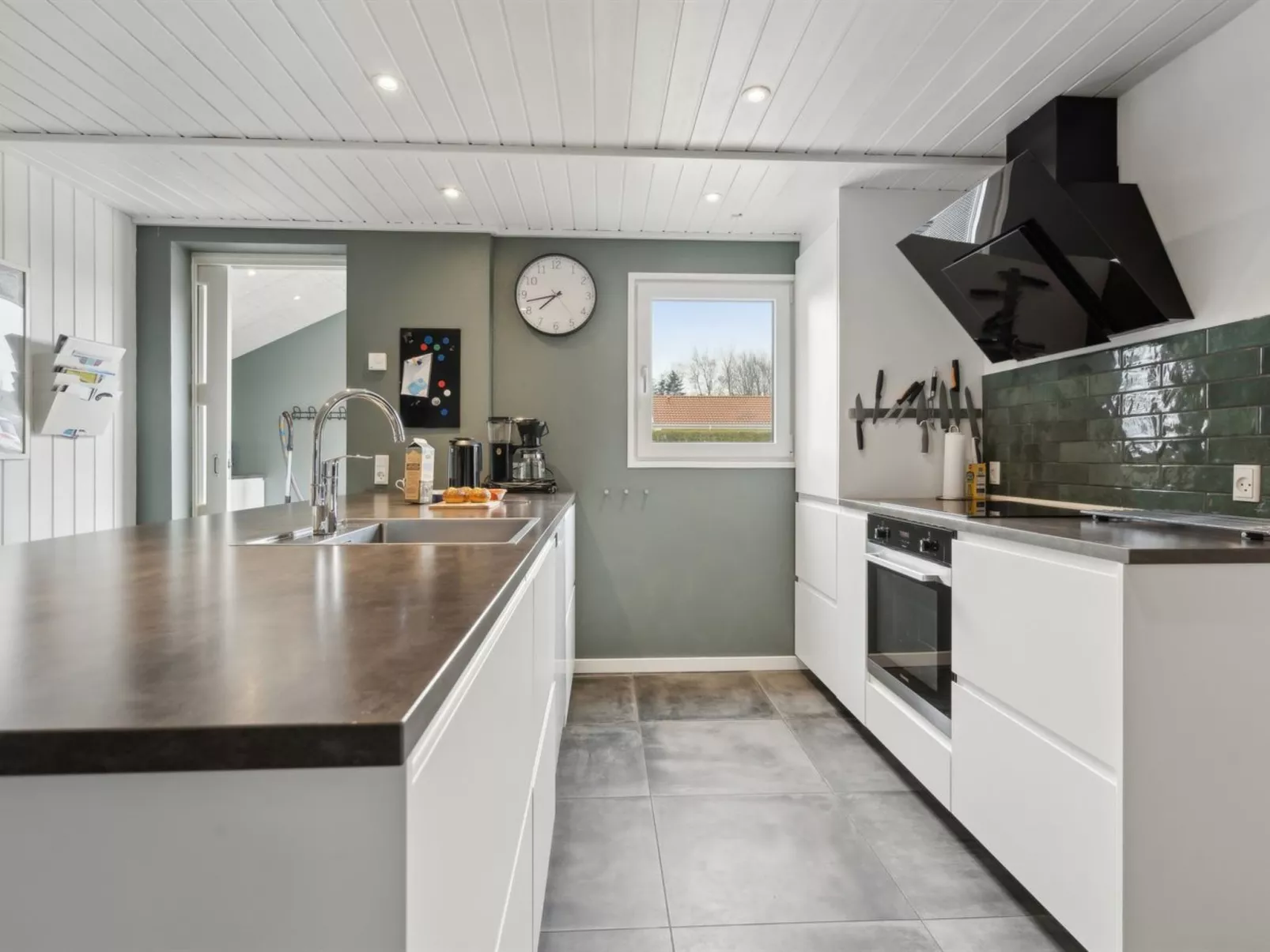 "Akira" - 250m from the sea-Inside