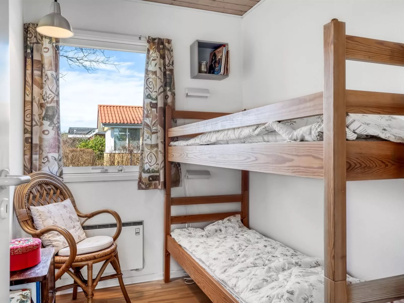 "Bara" -  from the sea-Drinnen