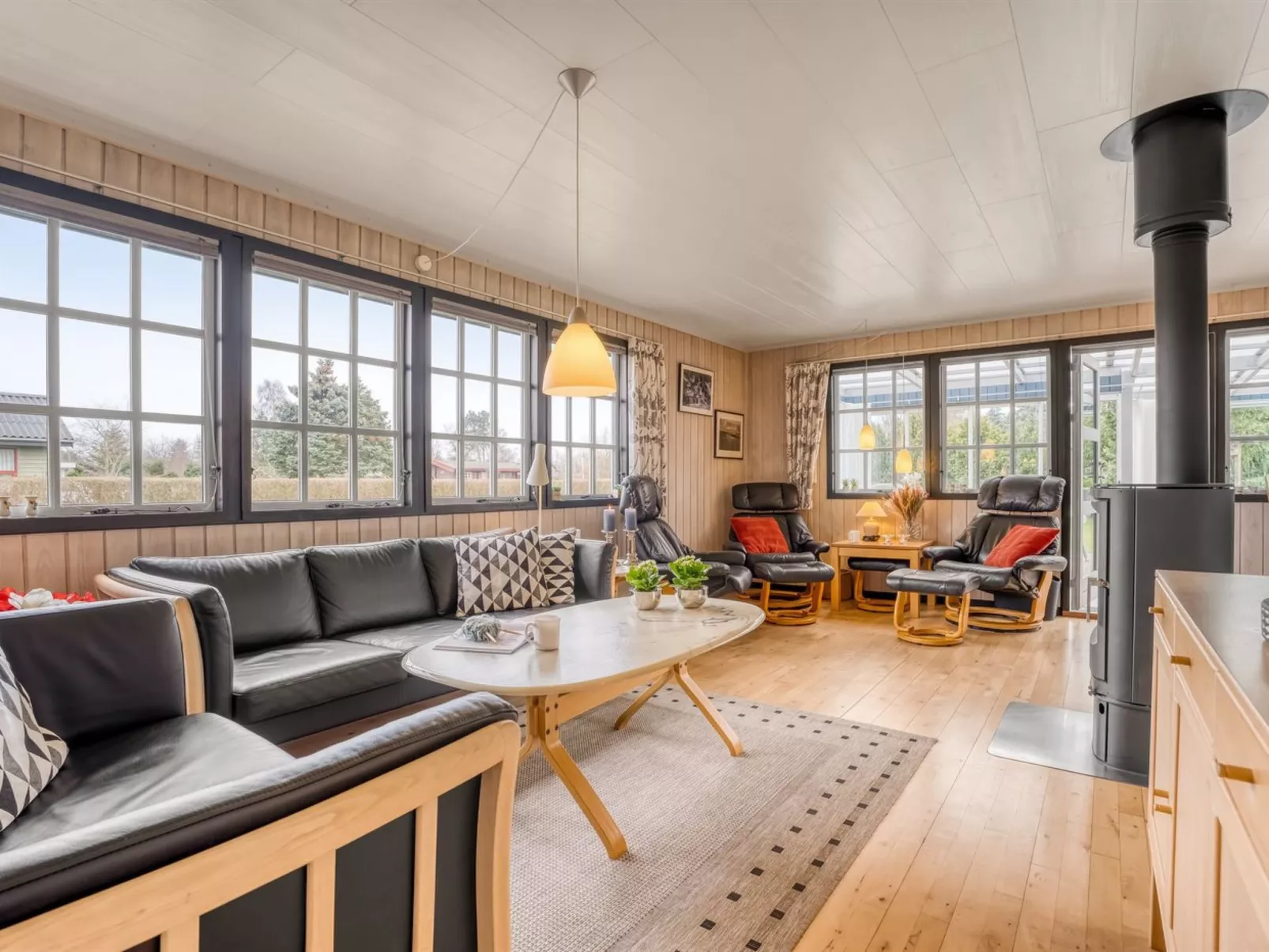 "Thorir" - 500m from the sea-Inside