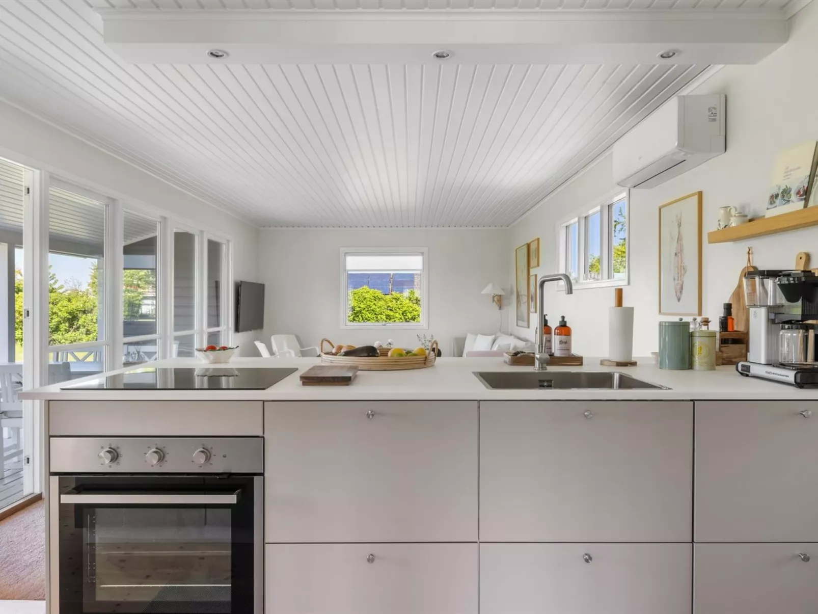 "Iven" - 140m from the sea-Drinnen