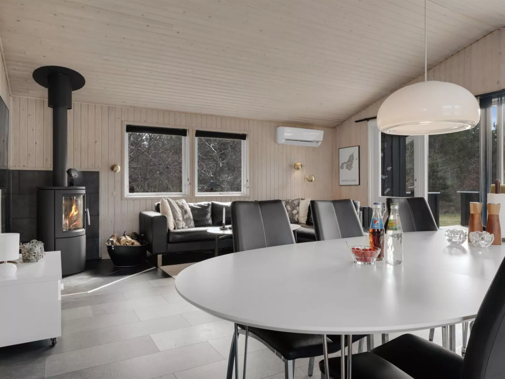 "Onni" - 2.3km from the sea-Inside