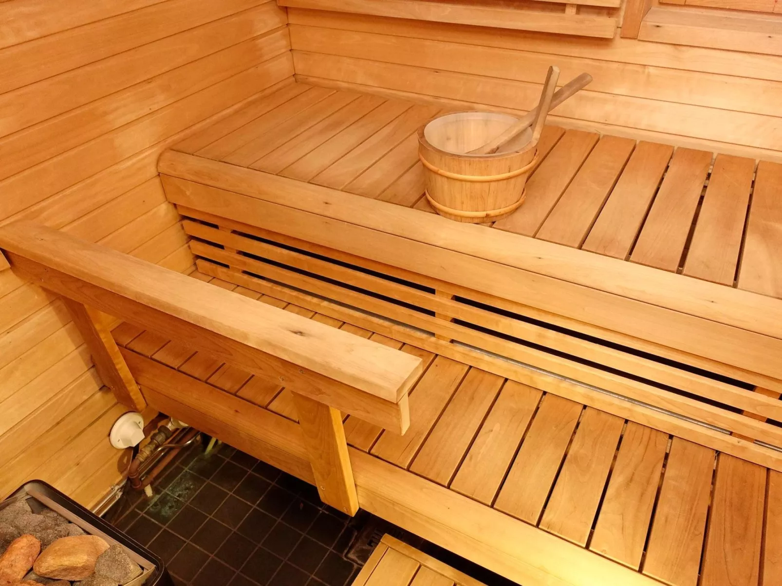 Sallanhelmi a2-Dedans