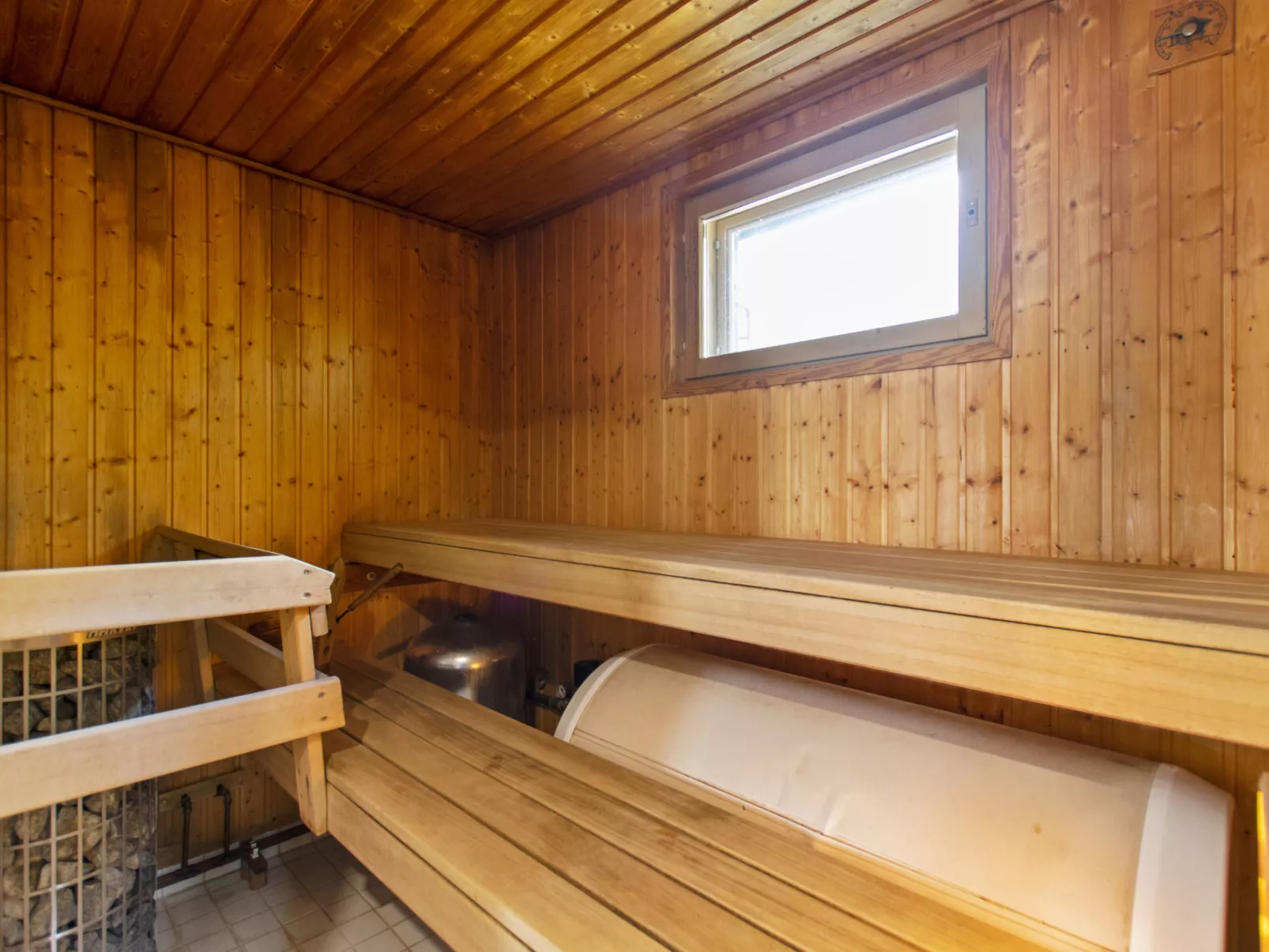 Keskikallio, nuasjärvi-Dedans