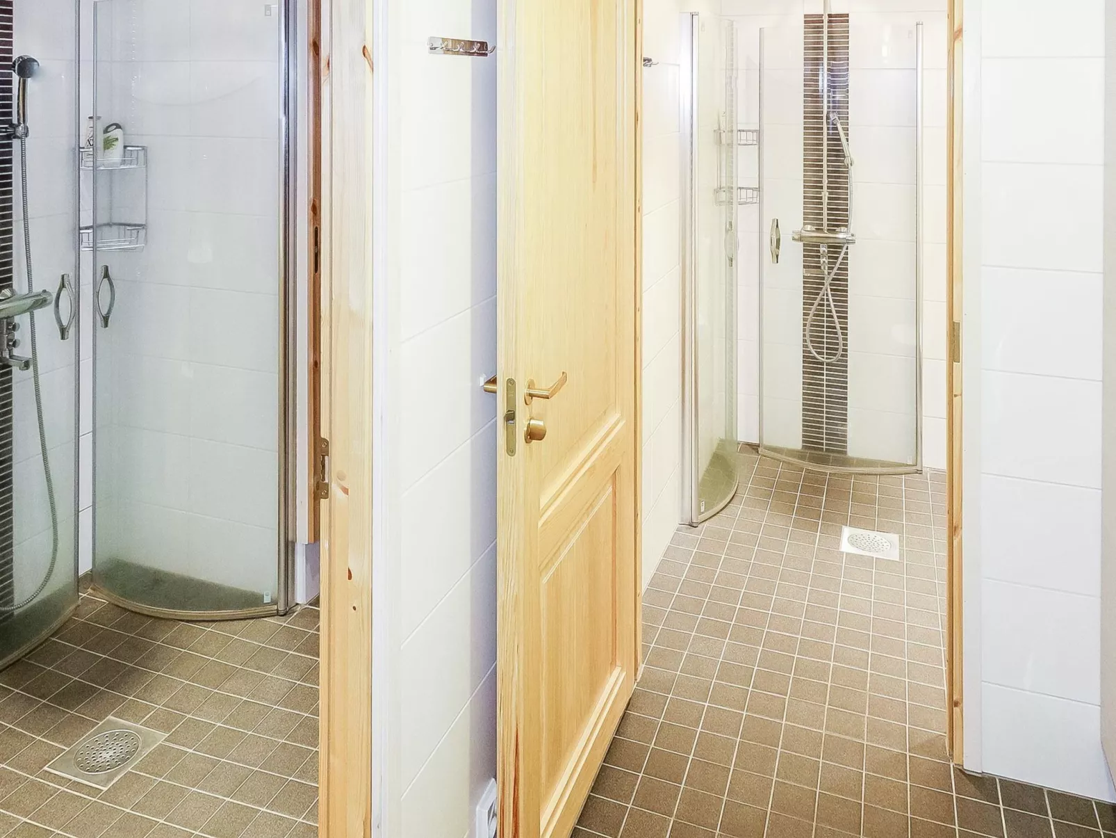 Sallan panparkstie 14 b-Dedans