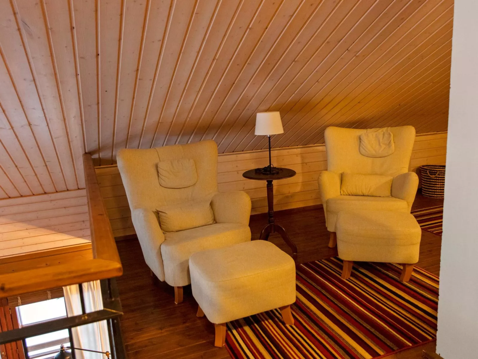 Kivalonmaa a-Drinnen