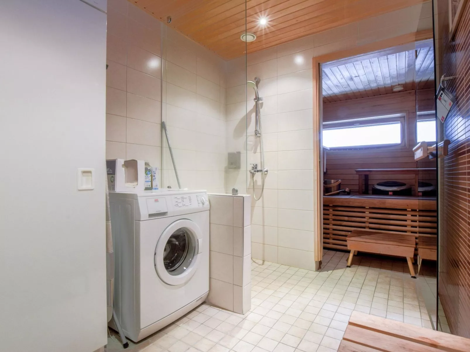 Tahko spa junior suite orange b6-Drinnen