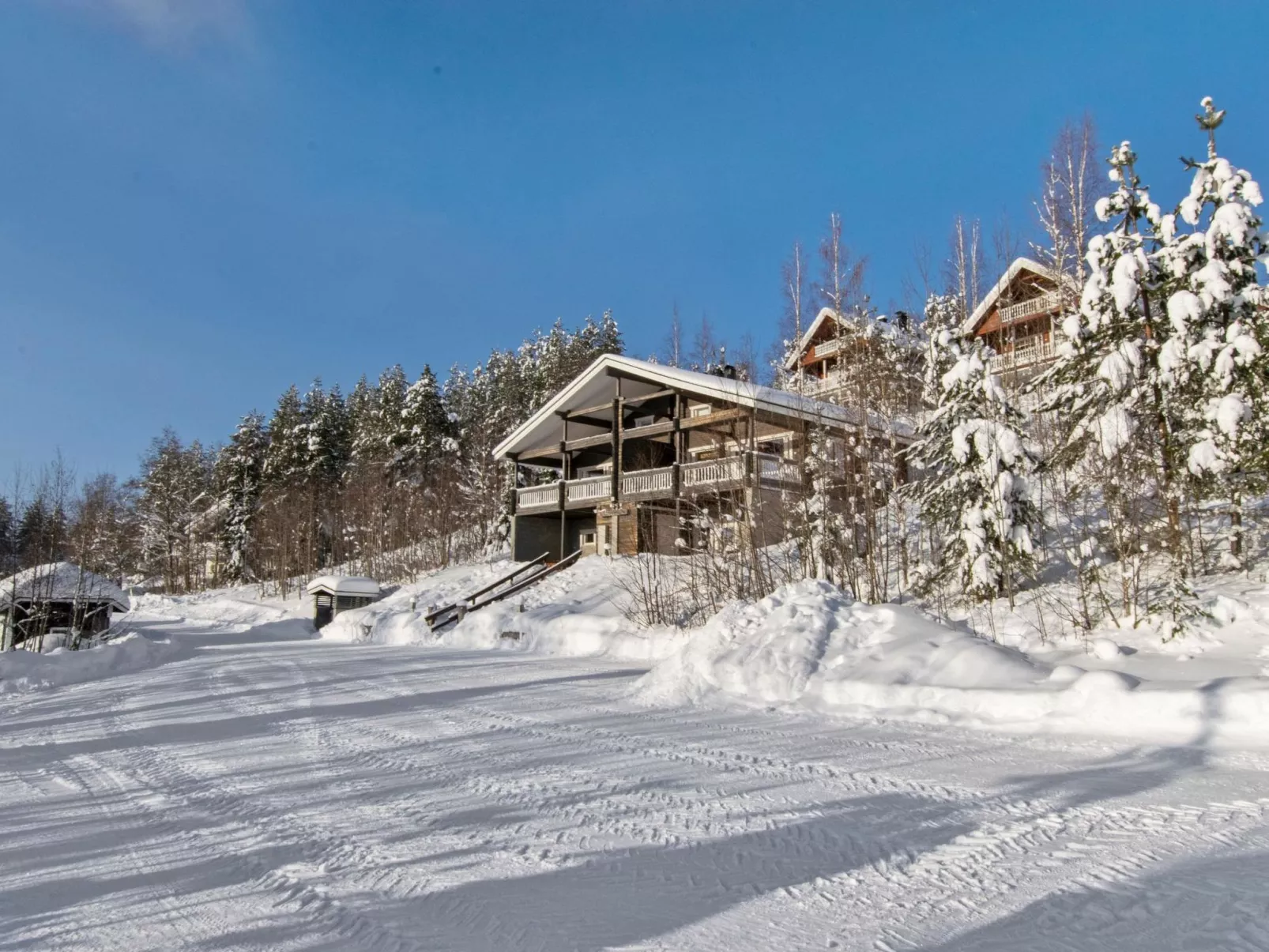 Hallan paroni b paritalo-Drinnen