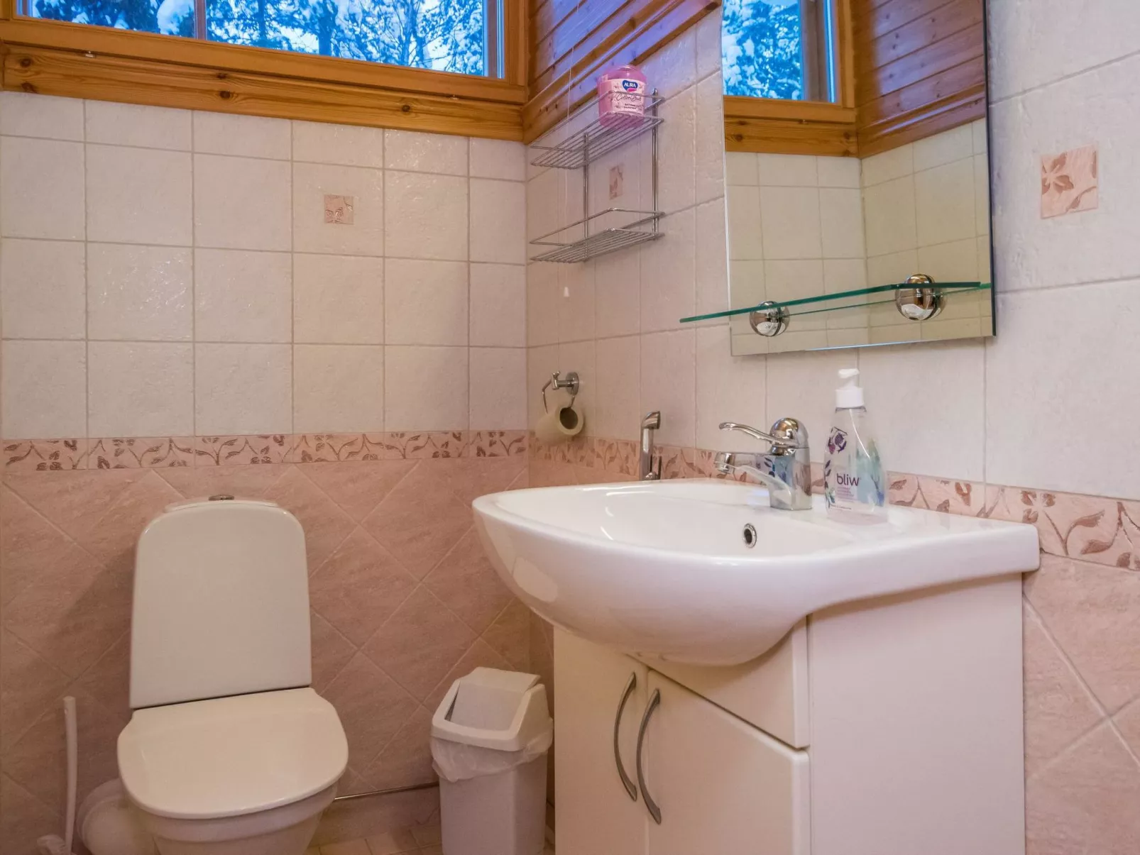 Hiisi mökki-Drinnen